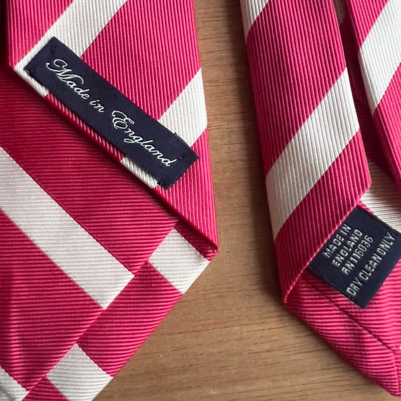 Charles Tyrwhitt Seven Fold striped silk tie 60" L  4" W pink white *flaw* - Picture 3 of 5